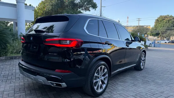 2020 BMW Serie X — foto 2 / 5