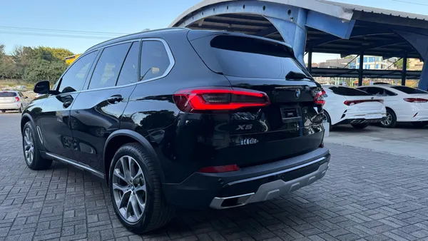 2020 BMW Serie X — foto 5 / 5