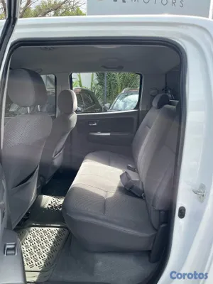 2014 Toyota Hilux — foto 5 / 10