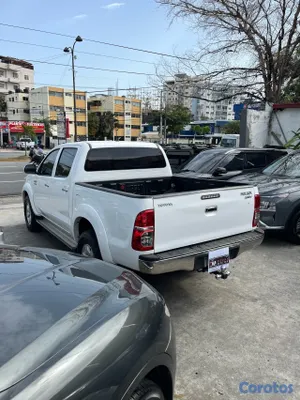 2014 Toyota Hilux — foto 6 / 10