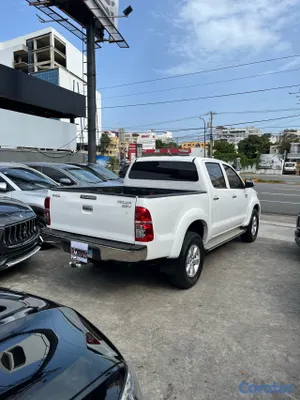 2014 Toyota Hilux — foto 8 / 10