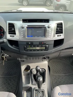 2014 Toyota Hilux — foto 9 / 10