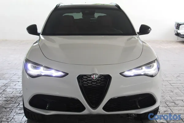 2024 Alfa Romeo Stelvio — foto 2 / 11