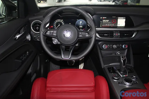 2024 Alfa Romeo Stelvio — foto 9 / 11