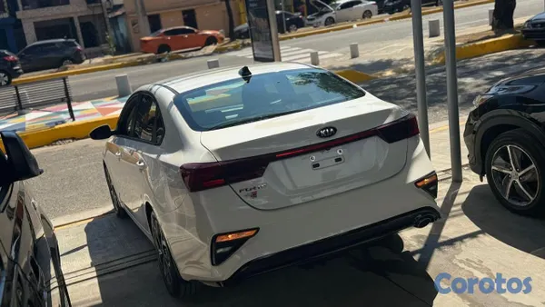 2019 Kia Forte — foto 2 / 9