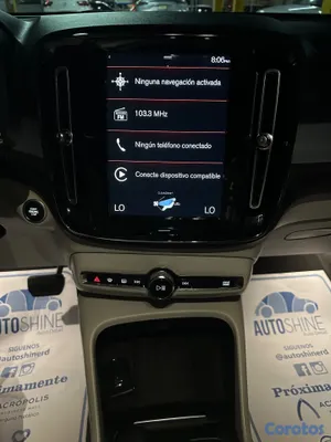 2022 Volvo XC40 T4 MOMENTUM — foto 2 / 14