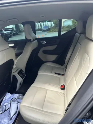 2022 Volvo XC40 T4 MOMENTUM — foto 4 / 14