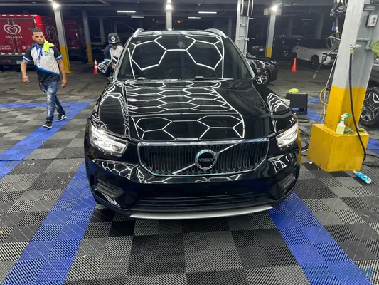 2022 Volvo XC40 T4 MOMENTUM — foto 7 / 14