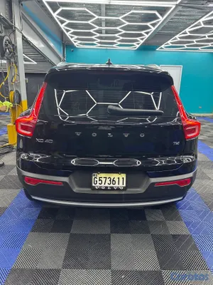 2022 Volvo XC40 T4 MOMENTUM — foto 8 / 14