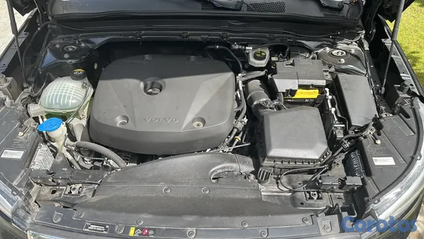 2022 Volvo XC40 T4 MOMENTUM — foto 9 / 14