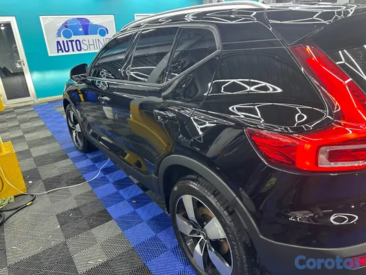 2022 Volvo XC40 T4 MOMENTUM — foto 12 / 14
