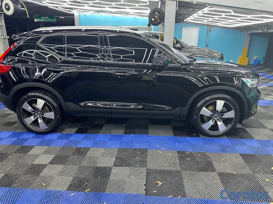 2022 Volvo XC40 T4 MOMENTUM — foto 13 / 14
