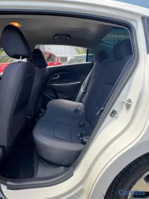 2016 Kia Rio — foto 5 / 9