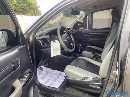 2018 Toyota Hilux — foto 2 / 10