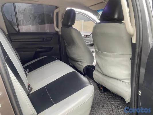 2018 Toyota Hilux — foto 4 / 10
