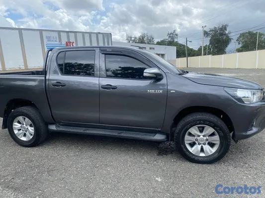 2018 Toyota Hilux — foto 7 / 10