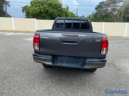2018 Toyota Hilux — foto 9 / 10