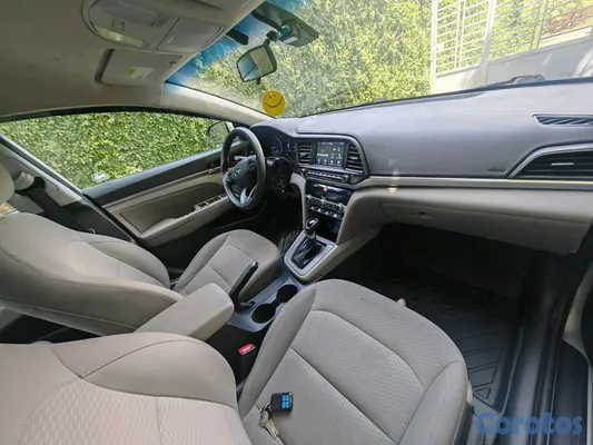 2020 Hyundai Elantra — foto 3 / 6
