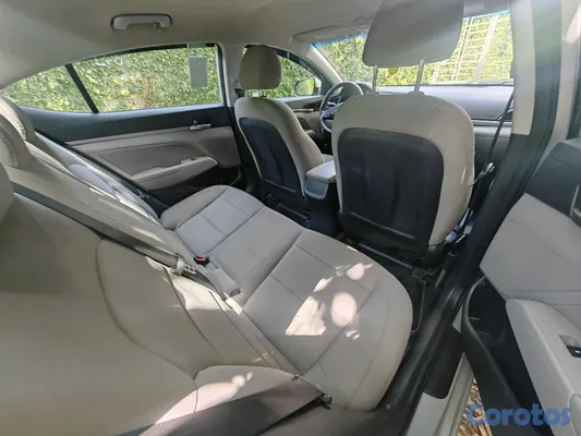 2020 Hyundai Elantra — foto 5 / 6
