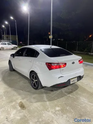 2014 Kia Rio — foto 2 / 7