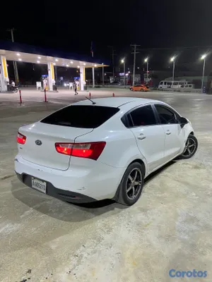 2014 Kia Rio — foto 3 / 7