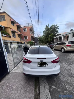 2014 Ford Focus — foto 2 / 9