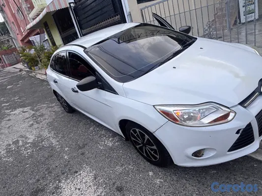 2014 Ford Focus — foto 4 / 9