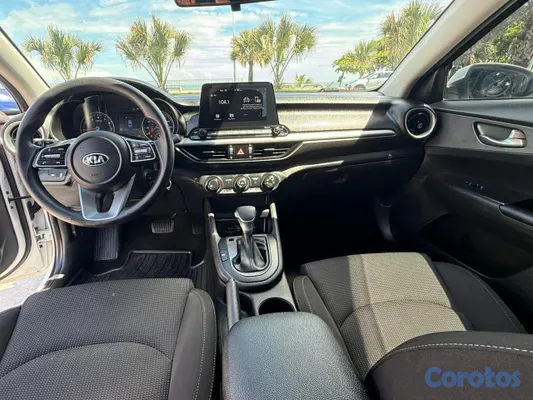 2020 Kia Forte — foto 2 / 10