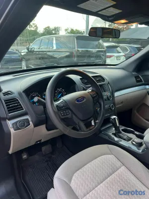 2019 Ford Explorer — foto 2 / 9