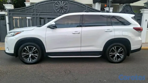 2019 Toyota Highlander — foto 2 / 8