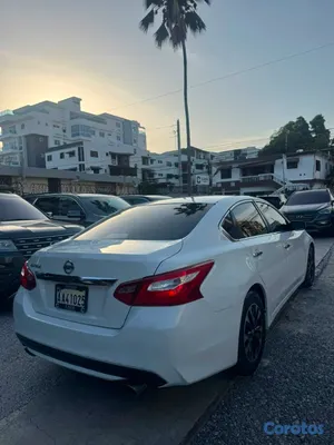 2017 Nissan Altima — foto 2 / 11