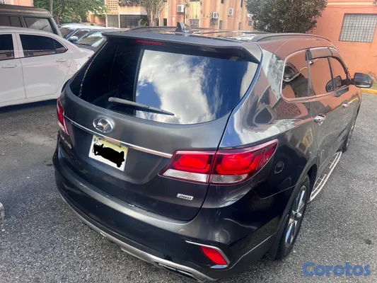 2017 Hyundai Santa Fe — foto 4 / 8