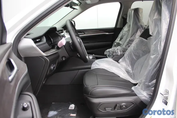 2025 Jeep Grand Cherokee — foto 6 / 10