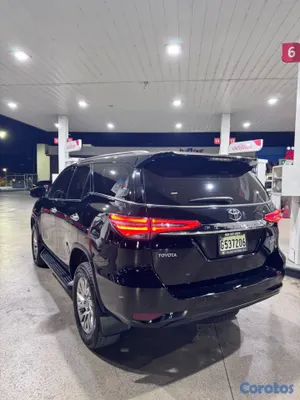 2022 Toyota Fortuner — foto 4 / 5