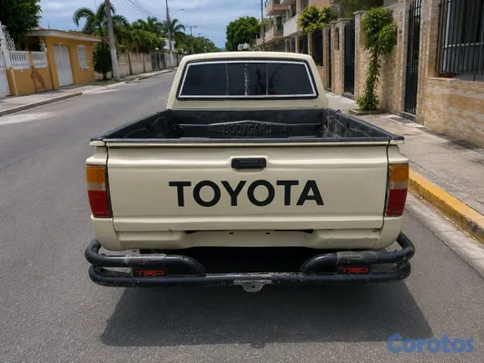 1987 Toyota Hilux — foto 2 / 5
