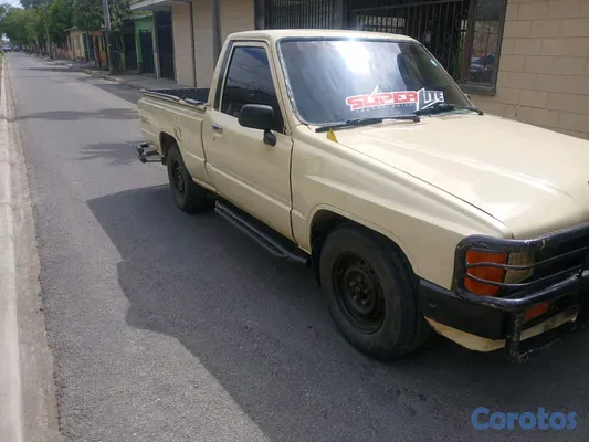 1987 Toyota Hilux — foto 3 / 5