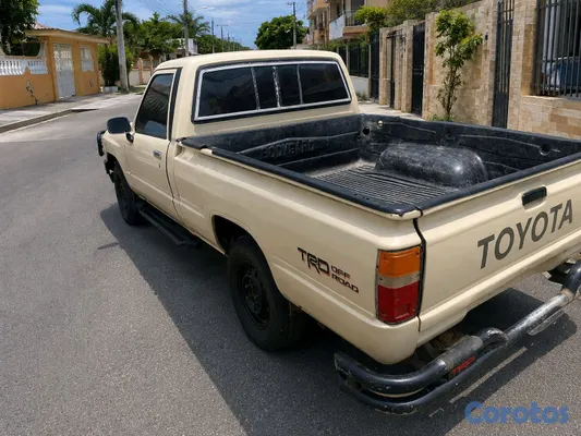 1987 Toyota Hilux — foto 4 / 5