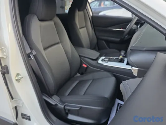 2027 Mazda CX-30 — foto 8 / 10