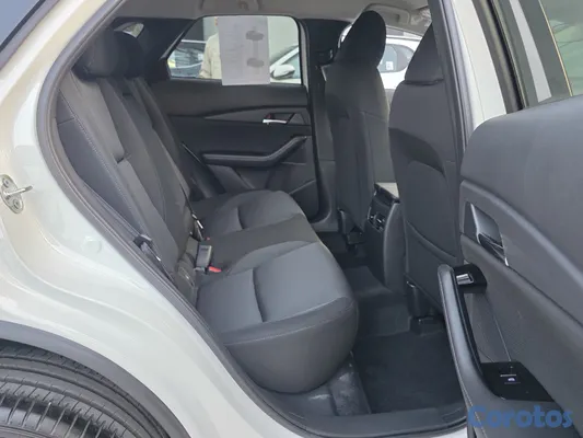 2027 Mazda CX-30 — foto 9 / 10