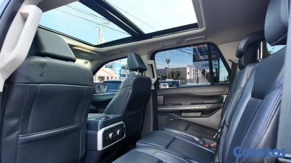 2022 Ford Expedition — foto 2 / 9