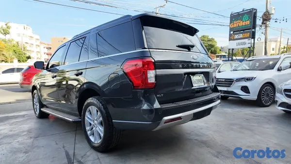 2022 Ford Expedition — foto 8 / 9