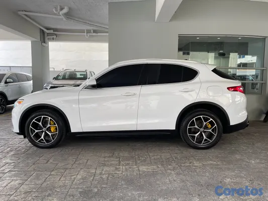 2019 Alfa Romeo Stelvio — foto 4 / 11