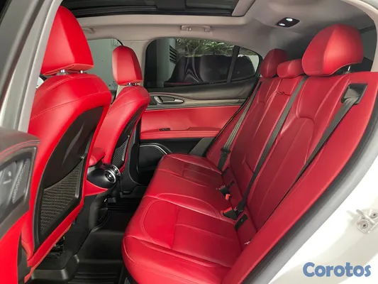 2019 Alfa Romeo Stelvio — foto 7 / 11