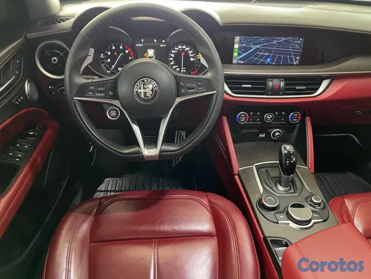 2019 Alfa Romeo Stelvio — foto 8 / 11