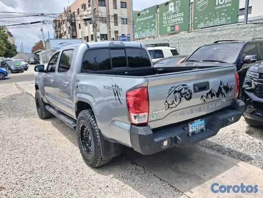2020 Toyota Tacoma — foto 7 / 12