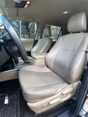 2011 Toyota 4 Runner — foto 6 / 10