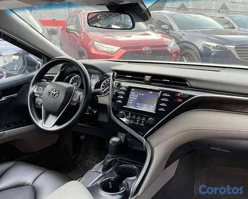 2018 Toyota Camry — foto 7 / 18