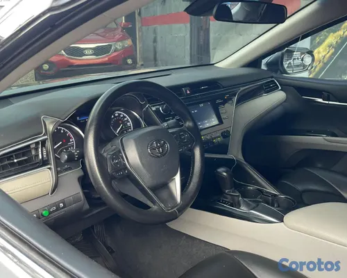 2018 Toyota Camry — foto 9 / 18