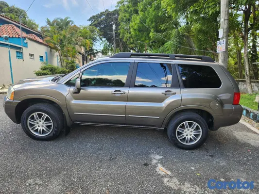 2004 Mitsubishi Endeavor — foto 4 / 10