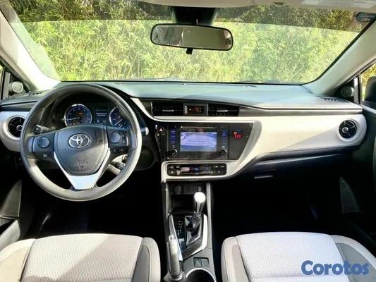 2019 Toyota Corolla — foto 8 / 10